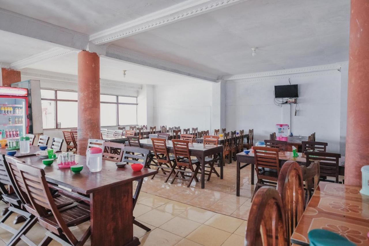 RedDoorz Syariah near Kebun Raya Liwa Hotel Negarabatin Bagian luar foto
