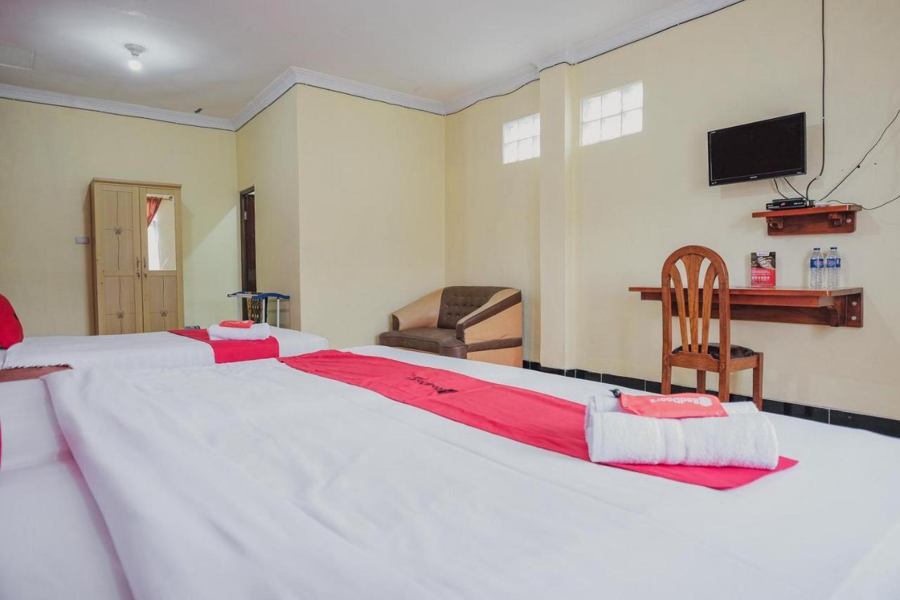 RedDoorz Syariah near Kebun Raya Liwa Hotel Negarabatin Bagian luar foto