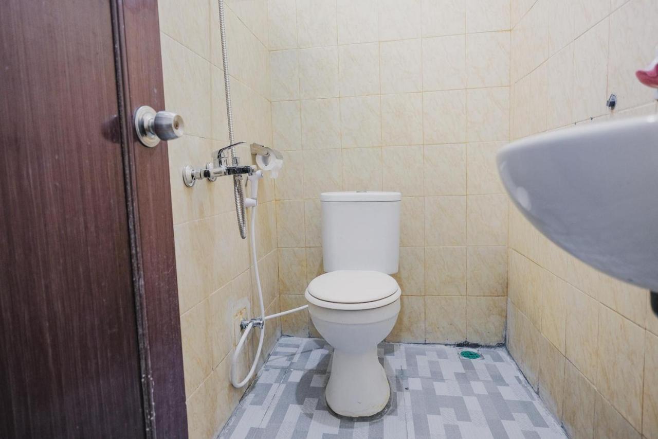 RedDoorz Syariah near Kebun Raya Liwa Hotel Negarabatin Bagian luar foto